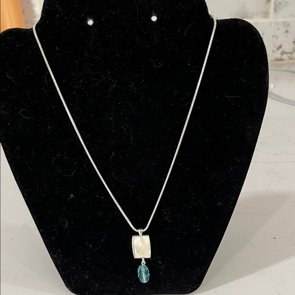 Chic Silver Necklace with Turquoise Accents